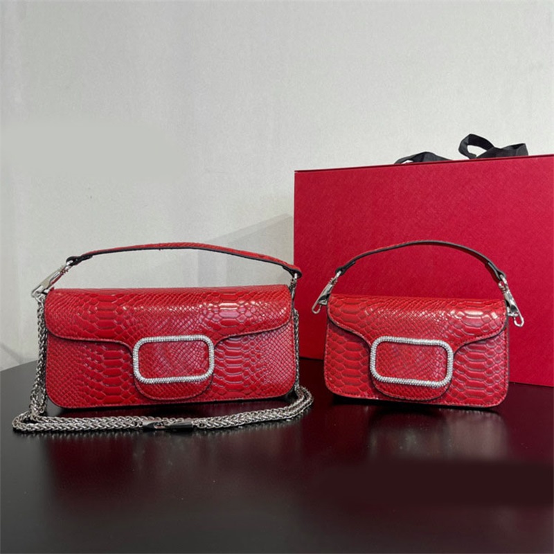 Fashion designer bags solid loco crossbody bags smooth leather letter plated gold sacoche embossed pattern creative special popular luxury bags senior XB047 E23, 3# 22*9*15cm
Fashion designer bags solid loco crossbody bags smooth leather letter plated gold sacoche embossed pattern creative special popular luxury bags senior XB047 E23, 3# 22*9*15cm