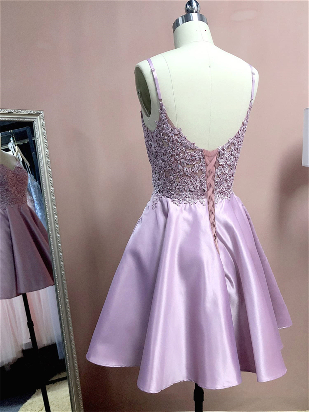 Short Homecoming Dresses Spaghetti Appliques Sequins Deep V-Neck Satin Lace-up Party Gowns Princess Plus Size Mini Birthday Prom Graudation Cocktail P