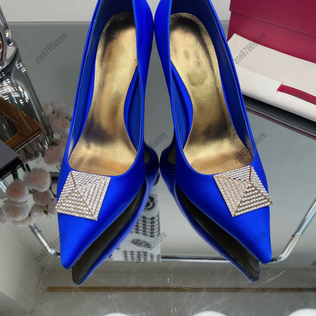 Luxury ladies dress shoes with pointed toe shoes, diamond rhinestone heels, designer ladies fashion classic ladies wedding party resort, Purple
Luxury ladies dress shoes with pointed toe shoes, diamond rhinestone heels, designer ladies fashion classic ladies wedding party resort, Purple