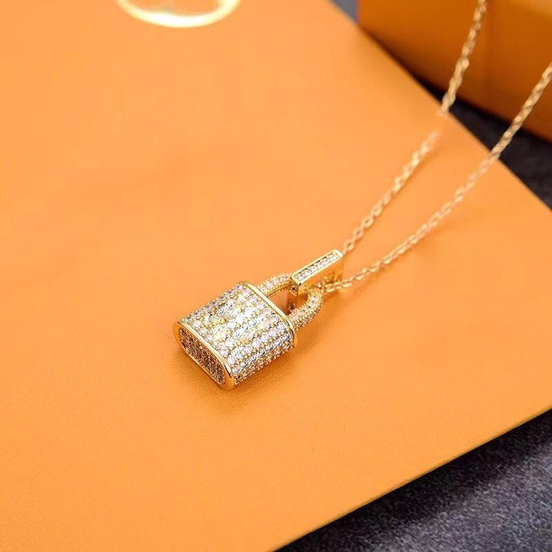 fashion lock necklace heart necklaces stainless steel jewelry rose gold silver V letter moissanite chain men designer jewelry for women men wedding party gift