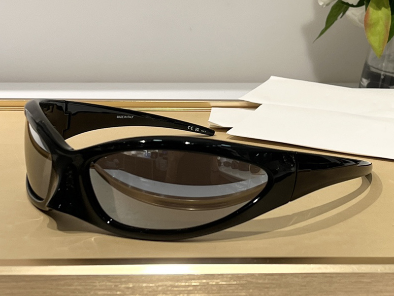 Sunglasses For Men Women Designers 0251S Mask Olecranon Style Anti-Ultraviolet Retro Plate Full Frame Fashion Eyeglasses Random Box 0252