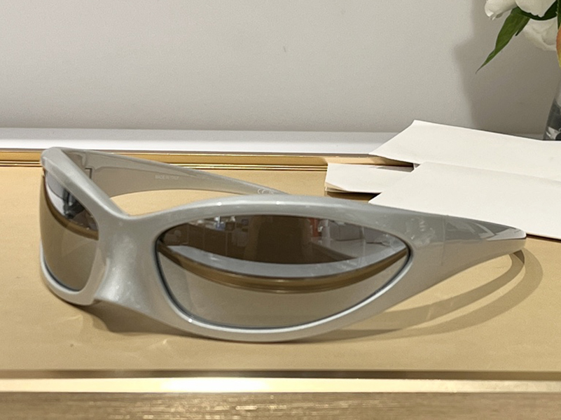 Sunglasses For Men Women Designers 0251S Mask Olecranon Style Anti-Ultraviolet Retro Plate Full Frame Fashion Eyeglasses Random Box 0252