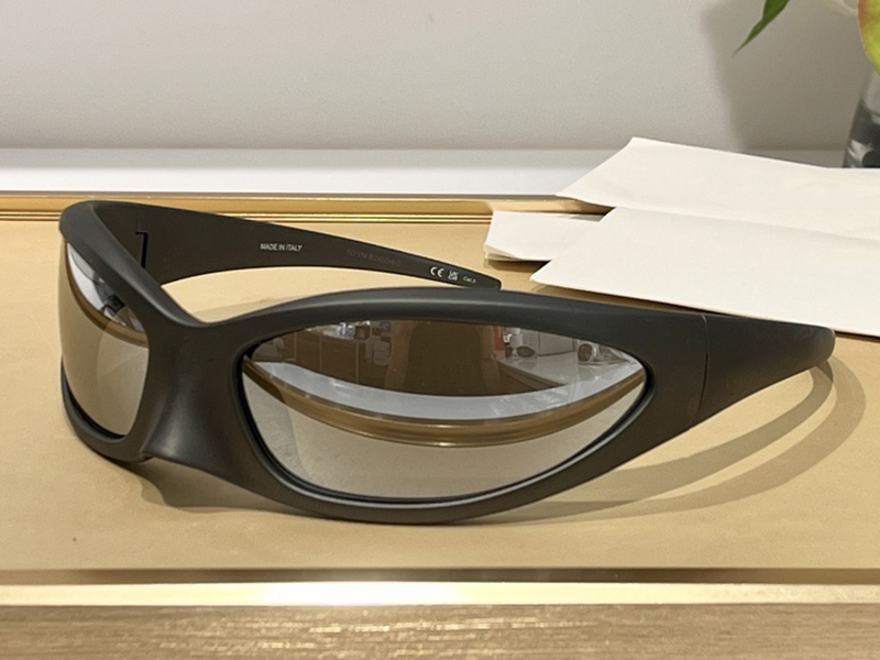 Sunglasses For Men Women Designers 0251S Mask Olecranon Style Anti-Ultraviolet Retro Plate Full Frame Fashion Eyeglasses Random Box 0252