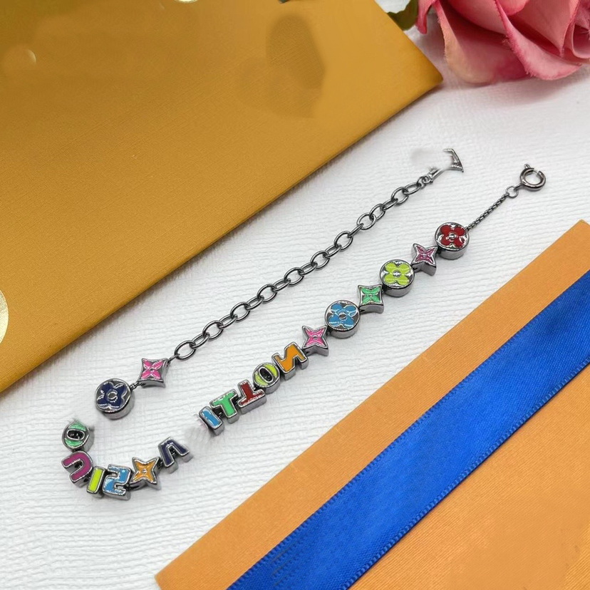 Fashion Style Bracelets Women Bangle Wristband Cuff Chain Designer Letter Jewelry 18K Gold Plated Stainless steel Wedding Lovers Gift Bracelet VB-001
Fashion Style Bracelets Women Bangle Wristband Cuff Chain Designer Letter Jewelry 18K Gold Plated Stainless steel Wedding Lovers Gift Bracelet VB-001
