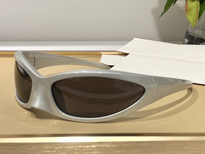 Sunglasses For Men Women Designers 0251S Mask Olecranon Style Anti-Ultraviolet Retro Plate Full Frame Fashion Eyeglasses Random Box 0252