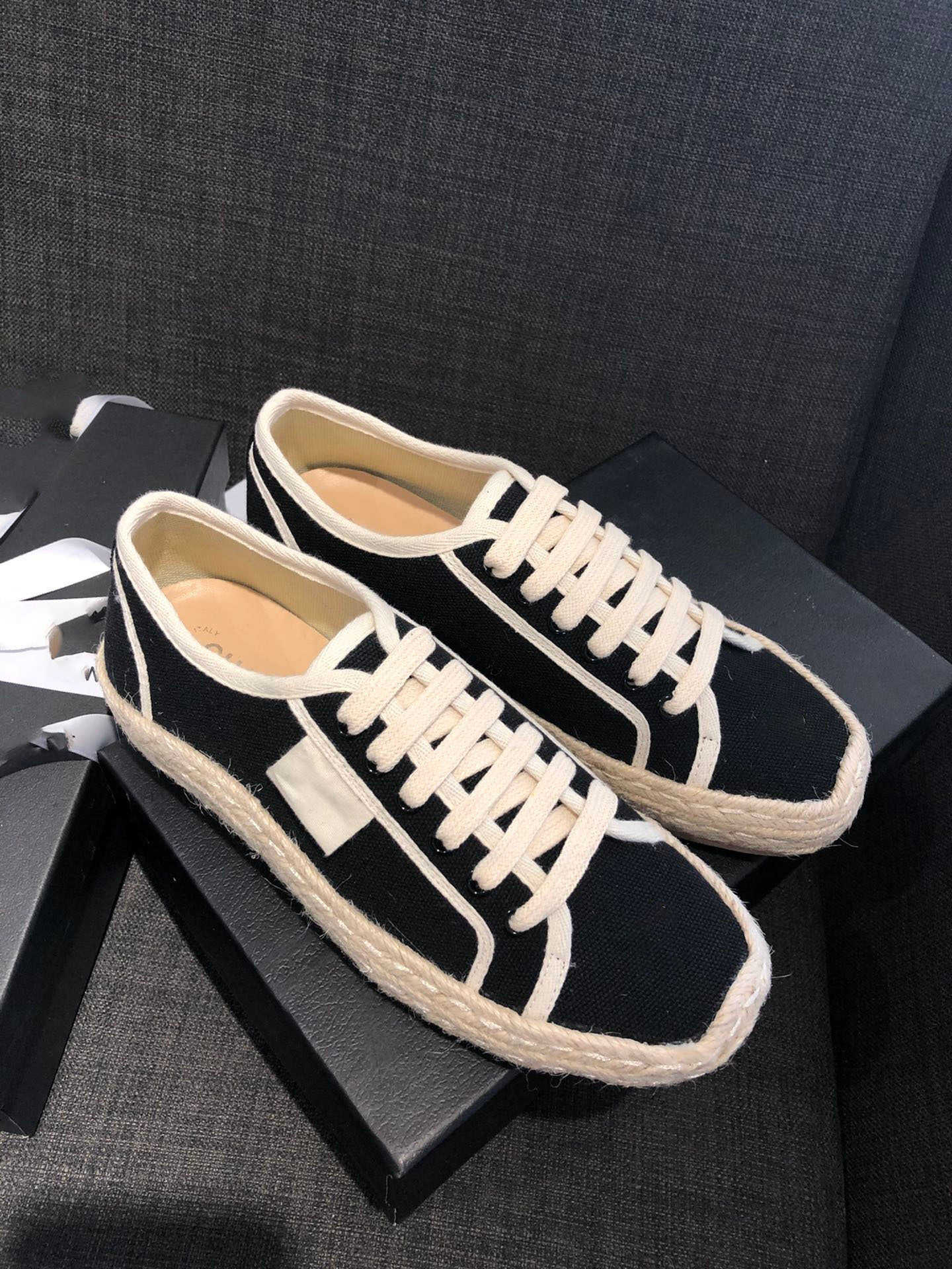 7A 2023 New Designer Casual Fashion Channel Sneakers Womens Luxury Vintage Casual Canvas Shoes Straw Woven Fisherman's Shoes New Trainers Classic Sneaker Ccity dsfg
7A 2023 New Designer Casual Fashion Channel Sneakers Womens Luxury Vintage Casual Canvas Shoes Straw Woven Fisherman's Shoes New Trainers Classic Sneaker Ccity dsfg