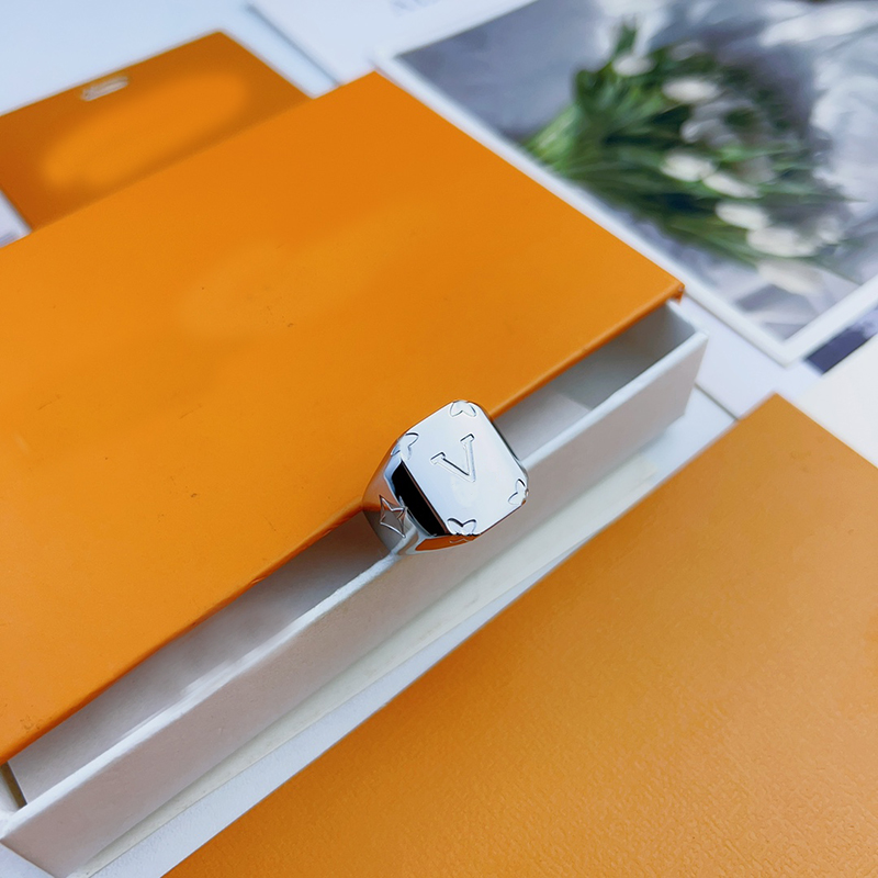 Designer Mens Womens Heart Rings Letter Love Shaped Ring for men Luxury Jewelry Engagement Gift Ringe Band Silver Gold Rings