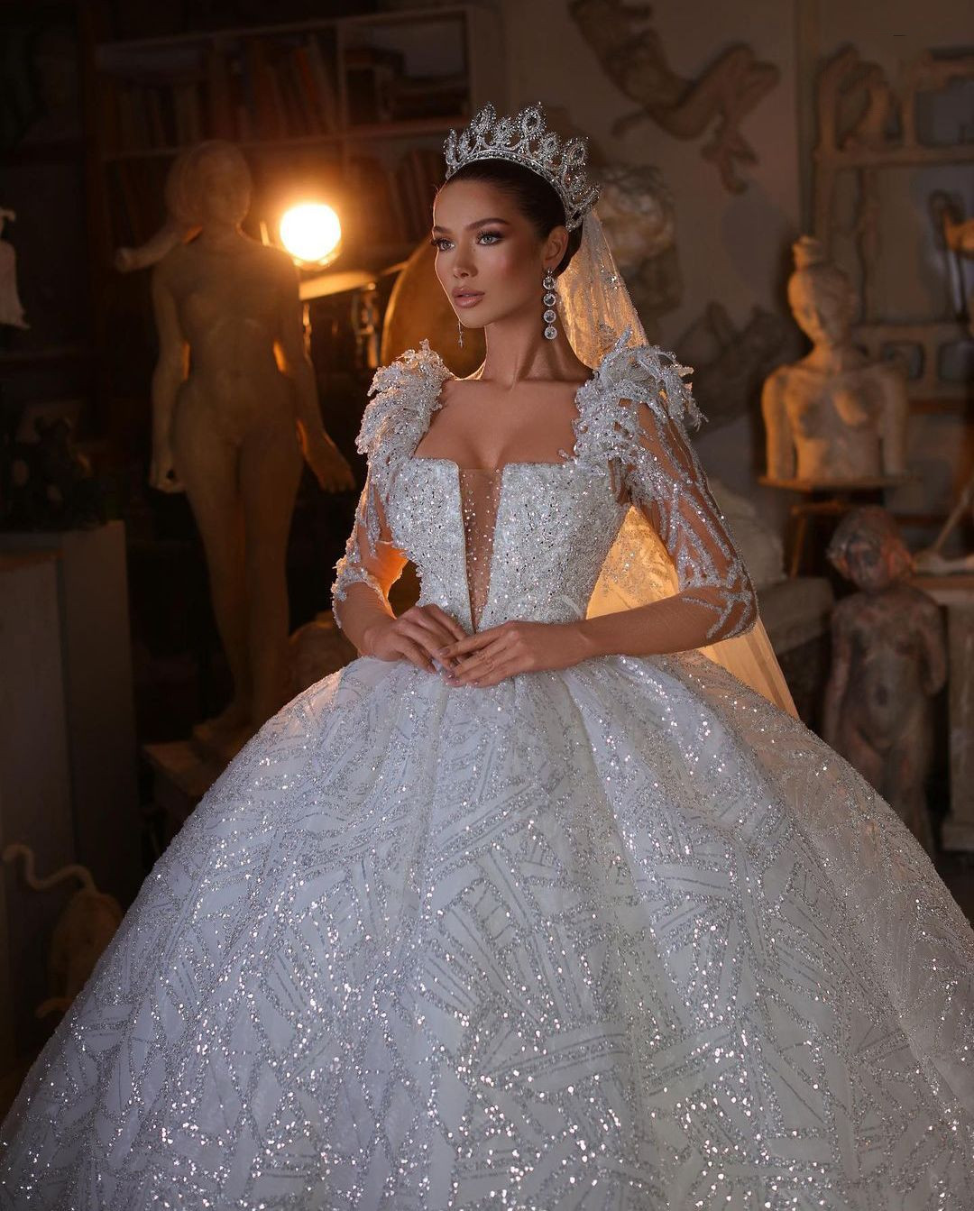Exquisite Ball Gown Wedding Dresses V Neck Long Sleeves Sequins Appliques Beaded or Length Ruffles 3D Lace Zipper Bridal Gowns Plus Size Vestido de no