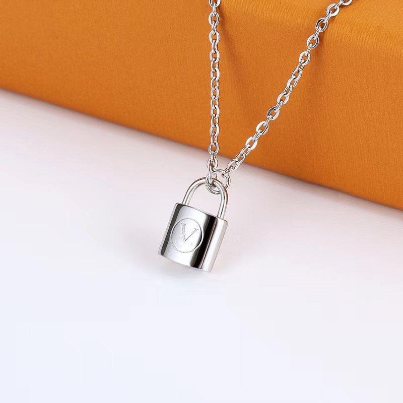 lock necklace designers for Women gold silver V letter luxury jewelry diamond chain Necklaces fashion jewelrys high quality wedding party gift men