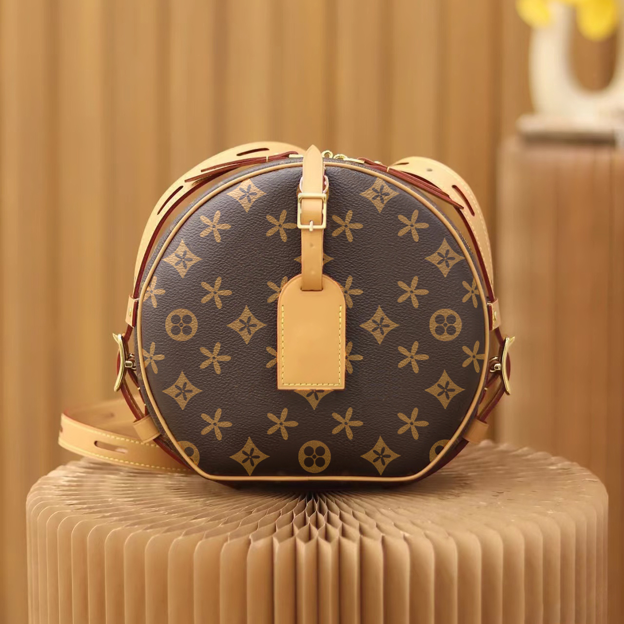 M45647 clutch shoulder round Bag strap Designers PETITE BOITE CHAPEAU BOITE Leather Luxurys handbag purse Pochette Womens Mens brown flower tote crossbody bags, Mon0gram
M45647 clutch shoulder round Bag strap Designers PETITE BOITE CHAPEAU BOITE Leather Luxurys handbag purse Pochette Womens Mens brown flower tote crossbody bags, Mon0gram