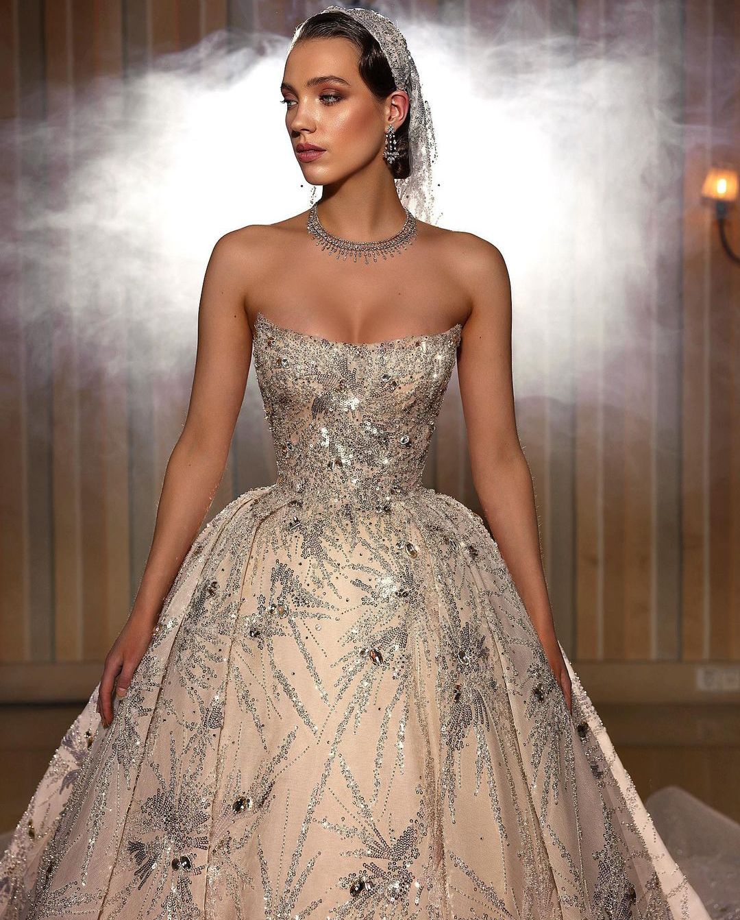 Luxury Ball Gown Wedding Dresses Sleeveless Bateau Strapless Sequins Applique Ruffles Beads Diamonds Pearls Plus Size Bridal Gowns Custom Made Vestido