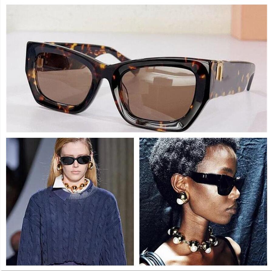 Luxury Brand Designer Glimpse eyewear sunglasses vertical Metal logo integrated glasses SMU09W Super Star Celebrity Driving Sunglass Ladies miu Very nice
Luxury Brand Designer Glimpse eyewear sunglasses vertical Metal logo integrated glasses SMU09W Super Star Celebrity Driving Sunglass Ladies miu Very nice
