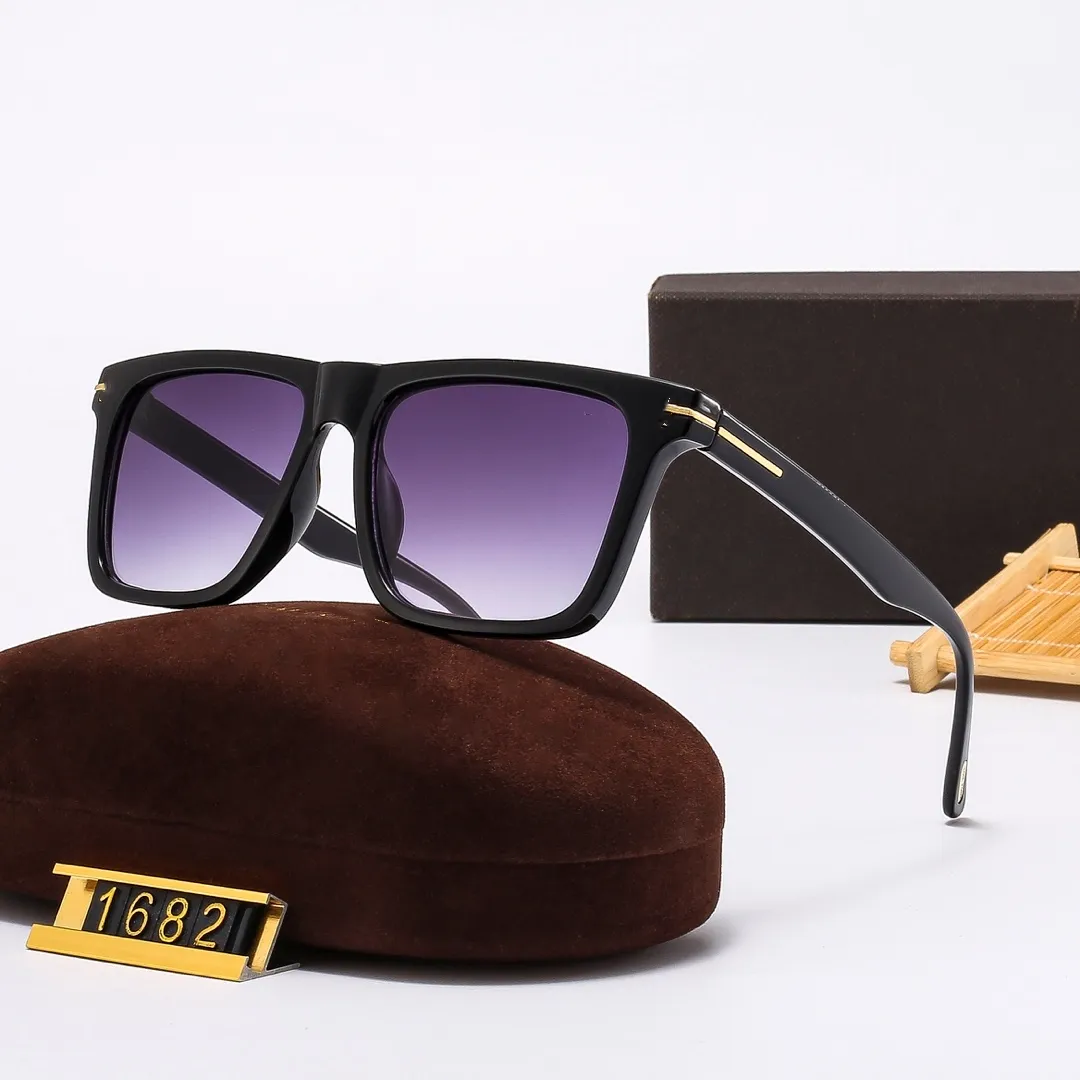 T Sunglasses Tom Brand Ford Designer UV400 Eyewear Metal Black Frame Sun Glasses Men Women Mirror Sunglasses Polaroid Lens With Box
T Sunglasses Tom Brand Ford Designer UV400 Eyewear Metal Black Frame Sun Glasses Men Women Mirror Sunglasses Polaroid Lens With Box