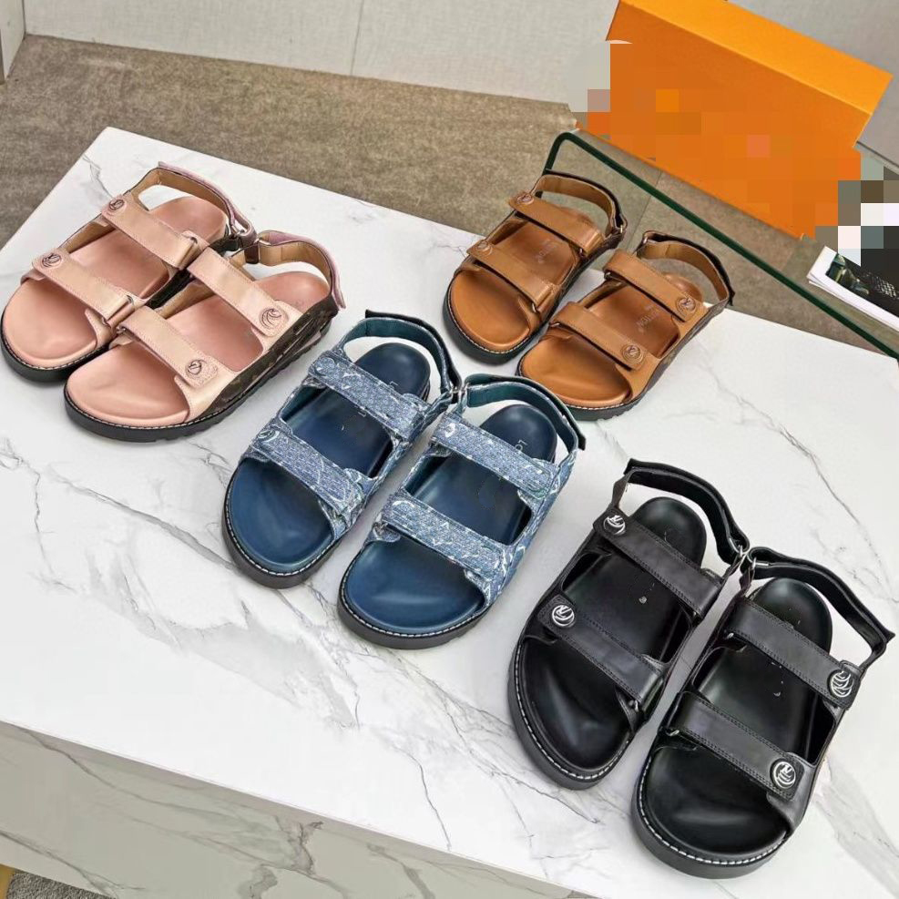 NEW Designer Women Slippers beach Leather mules ladies Sandals Summer luxury Fashion Flat Letter female Drag Nude Black White Brown Woman's Slipper 35-40
NEW Designer Women Slippers beach Leather mules ladies Sandals Summer luxury Fashion Flat Letter female Drag Nude Black White Brown Woman's Slipper 35-40