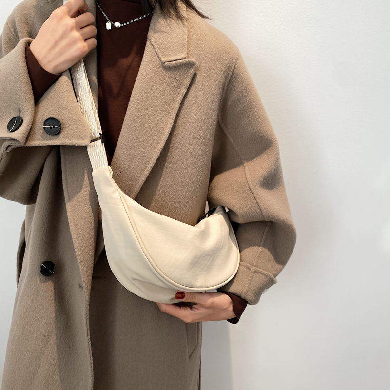 Waist Bags Fashion Solid Color Chest Bag for Women Large Capacity Travel Crossbody Female Half Moon Belt Ladies Daily Street Fanny Pack 230713