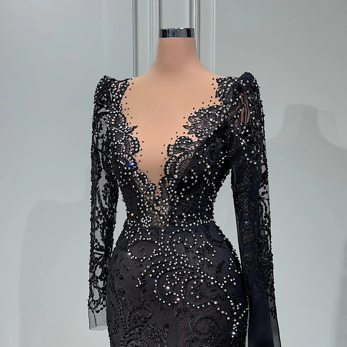 Black Mermaid Evening Dresses Long Sleeves Lace Applique Beaded Ruffles Sweep Train Plus Size Prom Gown Formal Custom Vestidos