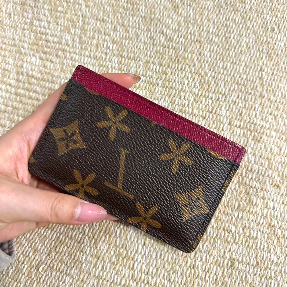 M60703 Key Wallets 3 credit card slots passport Coin Purses Mini bag flower Womens Man key pouch card holders Genuine Leather luxury 7A quality wallets CardHolder, Mon0gram pink
M60703 Key Wallets 3 credit card slots passport Coin Purses Mini bag flower Womens Man key pouch card holders Genuine Leather luxury 7A quality wallets CardHolder, Mon0gram pink