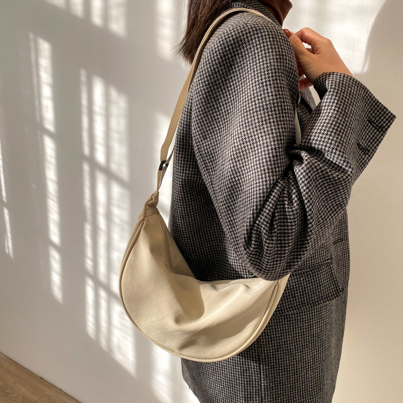 Waist Bags Fashion Solid Color Chest Bag for Women Large Capacity Travel Crossbody Female Half Moon Belt Ladies Daily Street Fanny Pack 230713