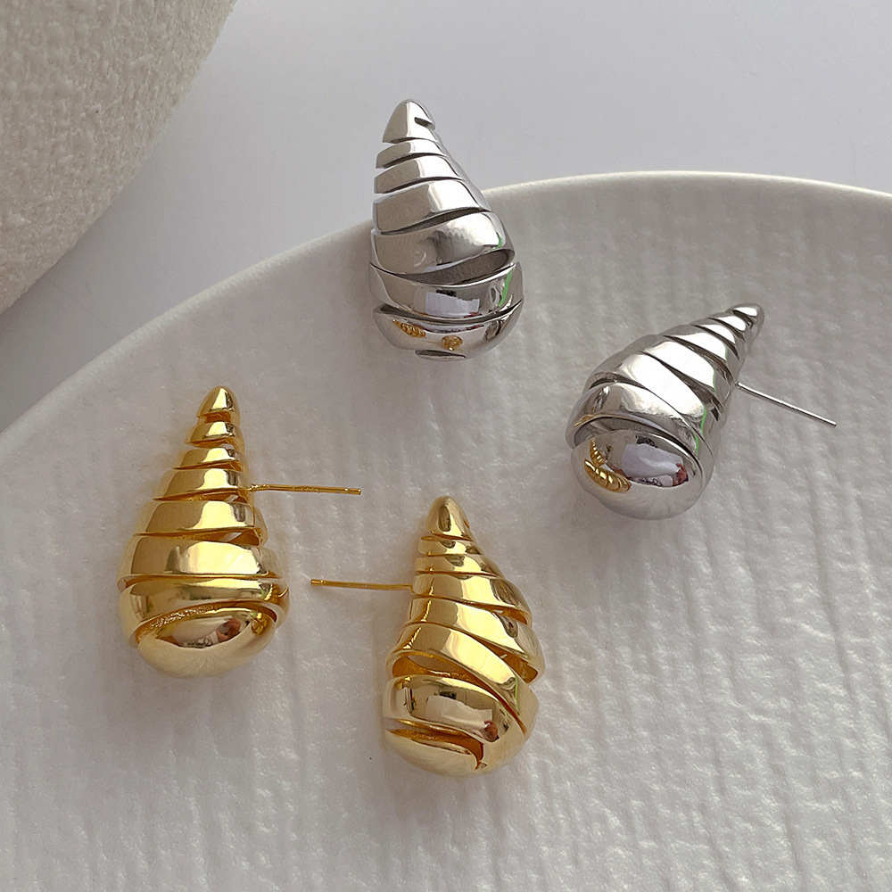 Stud Fashion 18K Gold Plated Hollow Hypoallergenic Bottega Tear Drop Waterdrop Earrings For Women Girl 230714
Stud Fashion 18K Gold Plated Hollow Hypoallergenic Bottega Tear Drop Waterdrop Earrings For Women Girl 230714