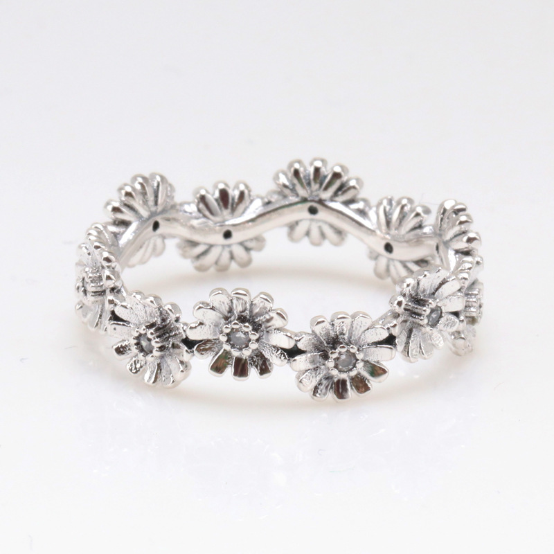 Women's Designer Brilliant Wreath Ring with Cubic Zirconia - Small Daisy Flower Elegant Accessory