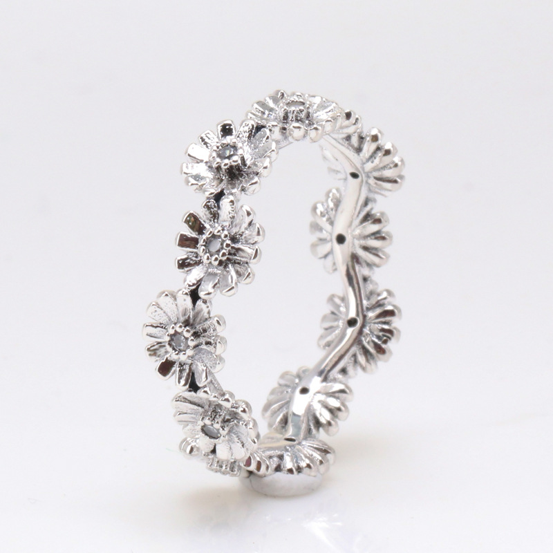 Women's Designer Brilliant Wreath Ring with Cubic Zirconia - Small Daisy Flower Elegant Accessory