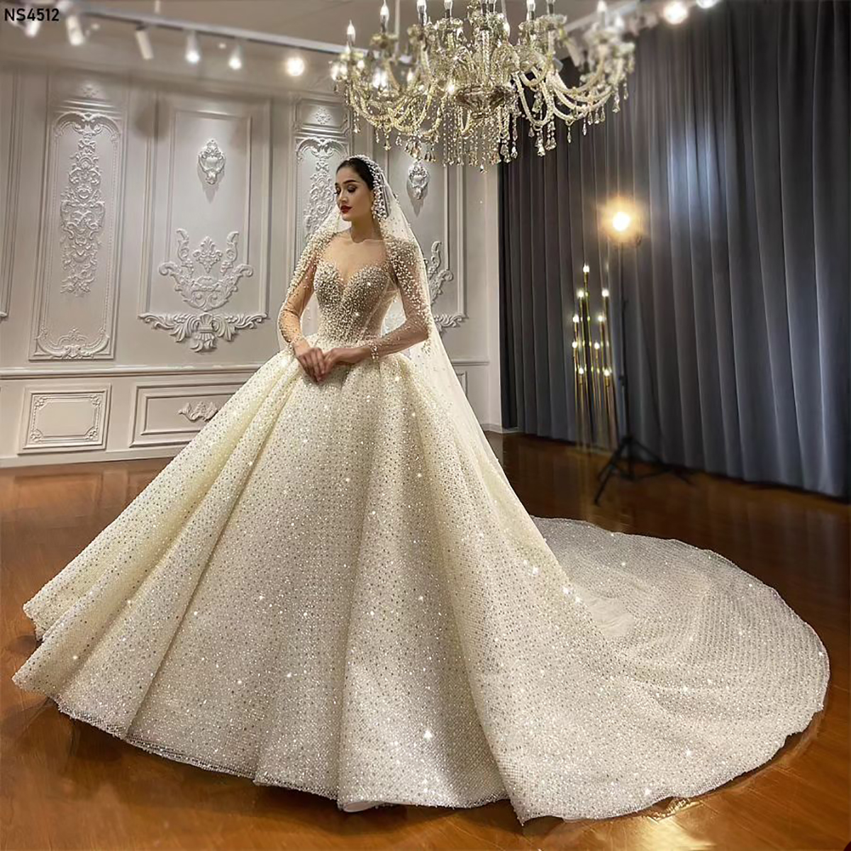 Gorgeous Ball Gown Wedding Dresses Sweetheart Long Sleeves Pearls Sequined Chapel Gown Overskirts Dress Custom Made Plus Size Bridal Gown Vestidos De 