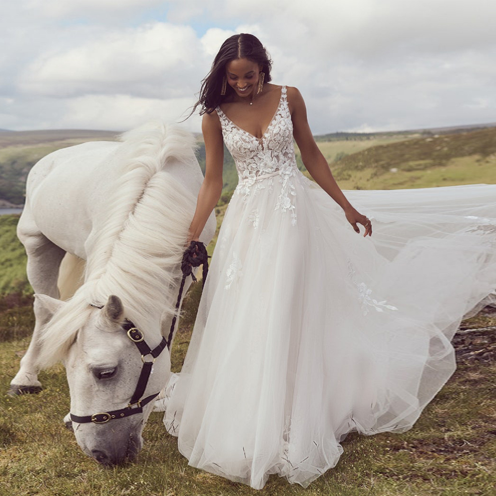 Chic Backless A Line Wedding Dresses Lace Appliques V Neck Boho Bridal Dress Ribbon Belt Sweep Train Robe De Mariee