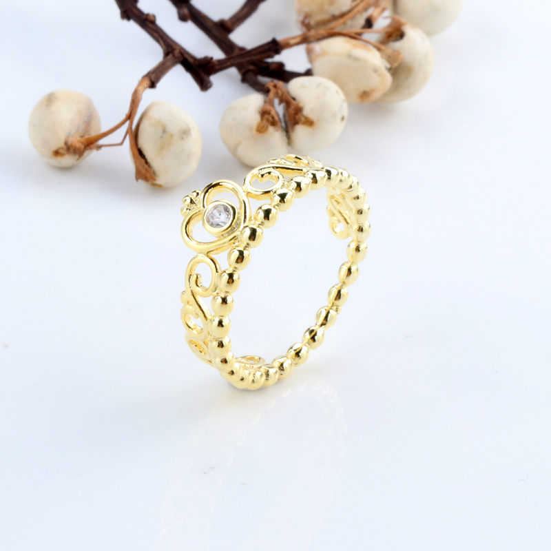 Luxury Women's Princess-Style Engagement Ring with Sparkling Stones