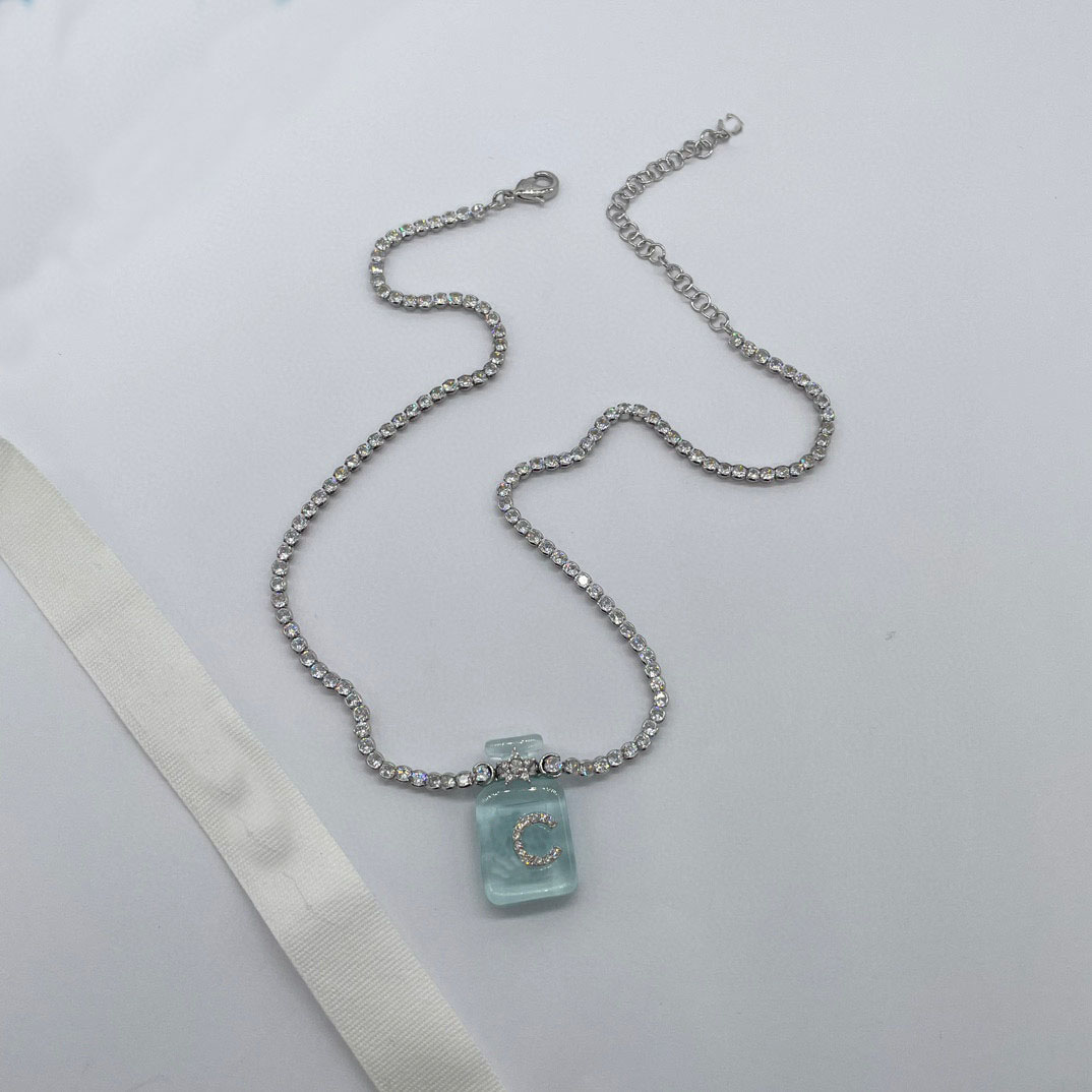 2023 Luxury quality bottle shape Charm pendant necklace with diamond and transparent green color in silver plated have box stamp PS7299B
2023 Luxury quality bottle shape Charm pendant necklace with diamond and transparent green color in silver plated have box stamp PS7299B