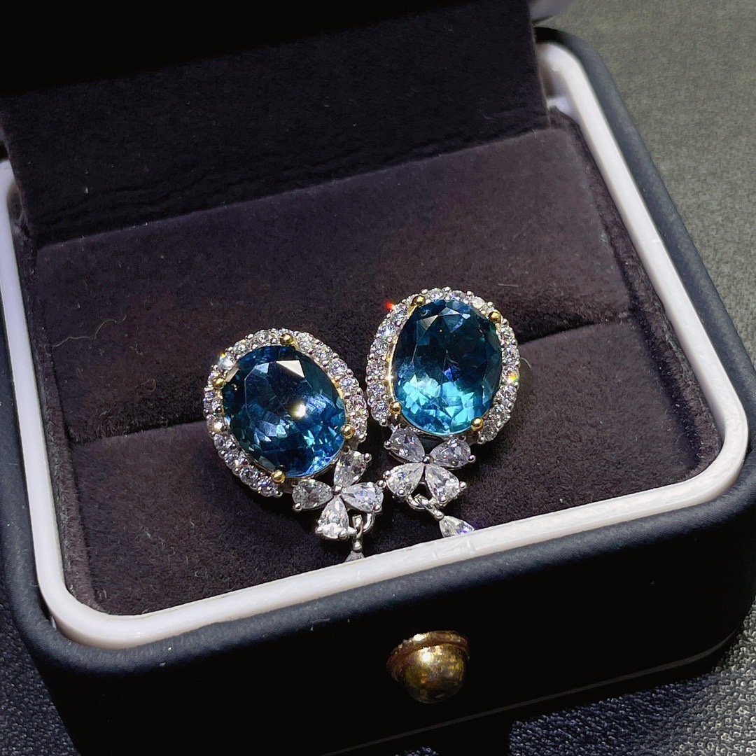 Topaz Crystal Stud Earrings for Women - Sparkling & Versatile Fashion Accessory