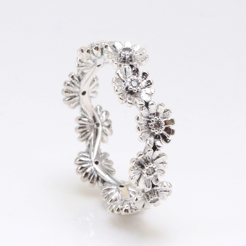 Women's Designer Brilliant Wreath Ring with Cubic Zirconia - Small Daisy Flower Elegant Accessory