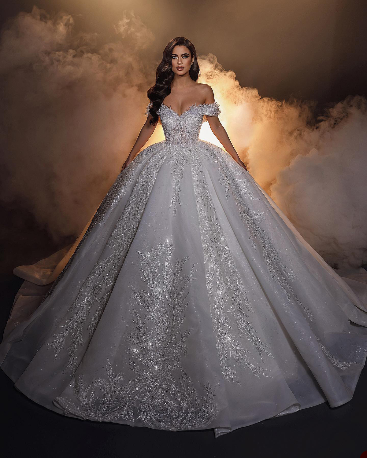 Gorgeous Ball Gown Wedding Dresses Off the Shoulder Shining Applicants Sequins Tulle Court Gown Overskirts Dress Custom Made Plus Size Bridal Gown Ves