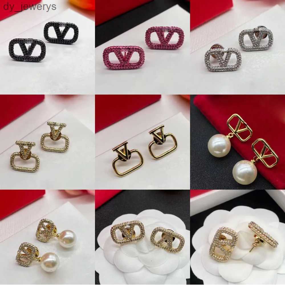Multi Style Designer V Letter Earrings Luxury Feminine Hoop Fashion Jewelry Mother of Pearl Earrings High Quality Non-Fading Non-Allergic