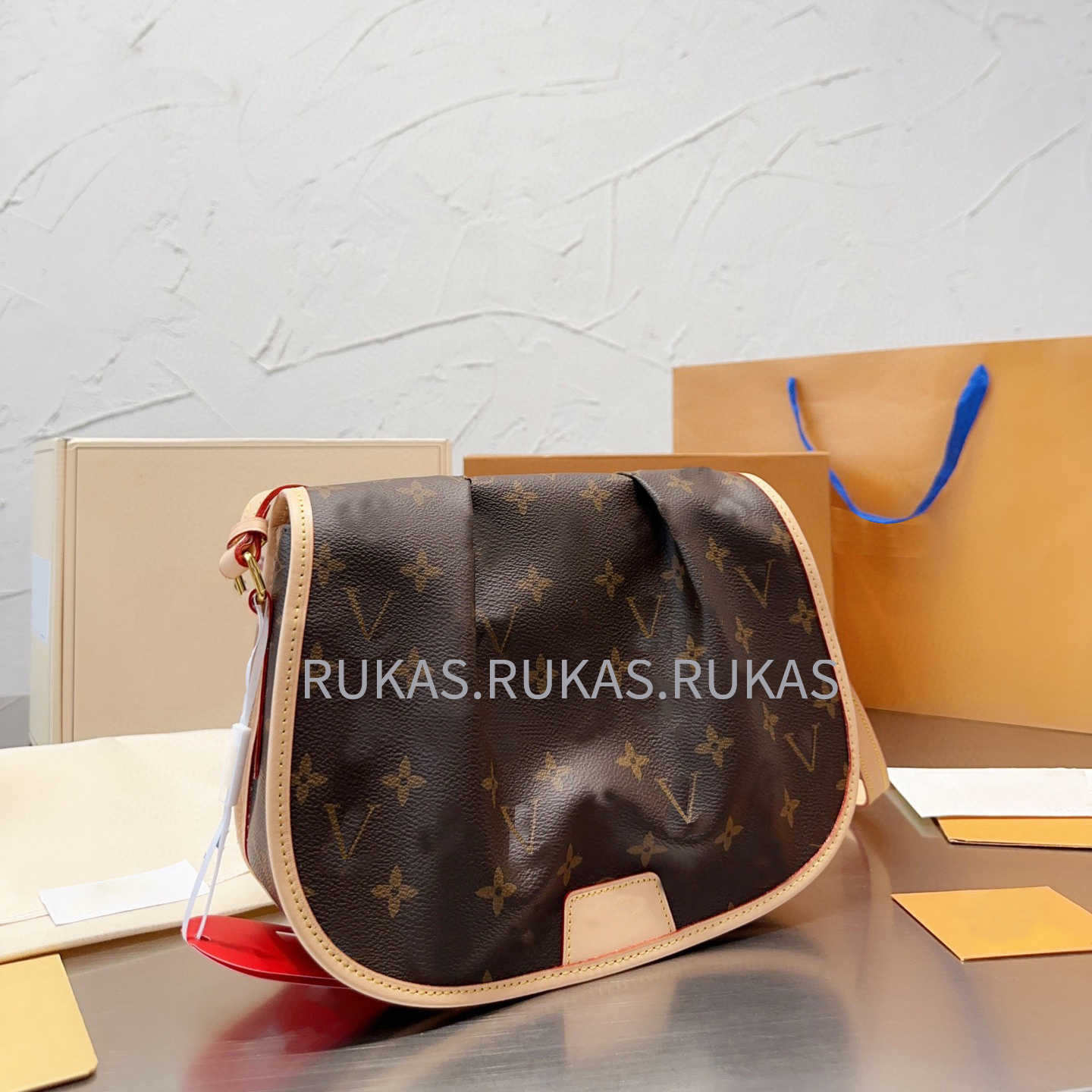 2023 Retro shoulder bag Women's fashion trend design brand diagonal bag soft leather printed presbyteria design limited edition simple classic luxury handbag
2023 Retro shoulder bag Women's fashion trend design brand diagonal bag soft leather printed presbyteria design limited edition simple classic luxury handbag