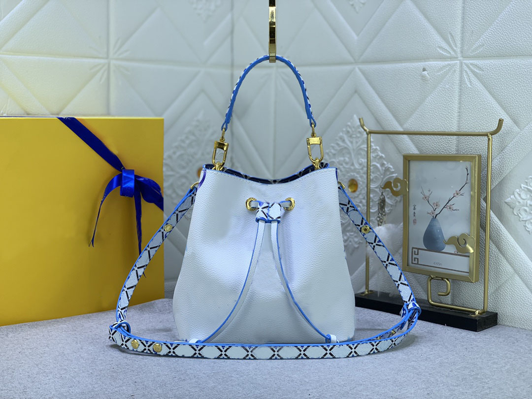 Designer Woman NeoNoe Tote M22986 Lady Luxury Monograms Shoulder Bags Checked Handle Handbag with Zip Pocket Casual Totes Purse backpack Watercolor flower cluster
Designer Woman NeoNoe Tote M22986 Lady Luxury Monograms Shoulder Bags Checked Handle Handbag with Zip Pocket Casual Totes Purse backpack Watercolor flower cluster