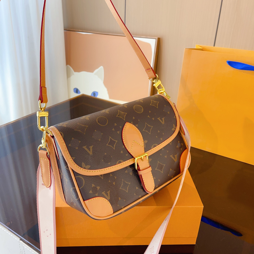 designer bags Shoulder Bag Totes real leather luxury old flower Diane Baguette handbag large-capacity canvas strap embossed Letters colorful new Floral, Invoices (are not sold separately
designer bags Shoulder Bag Totes real leather luxury old flower Diane Baguette handbag large-capacity canvas strap embossed Letters colorful new Floral, Invoices (are not sold separately