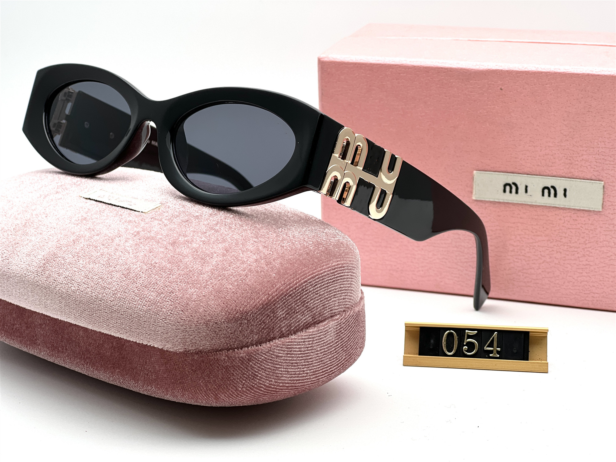 Designer Sunglasses For Women Eyewear and Men Sunglass Model Special UV 400 Protection Letter Big Leg Double Beam Frame Outdoor Brands PC Legs Sunglasses 054A