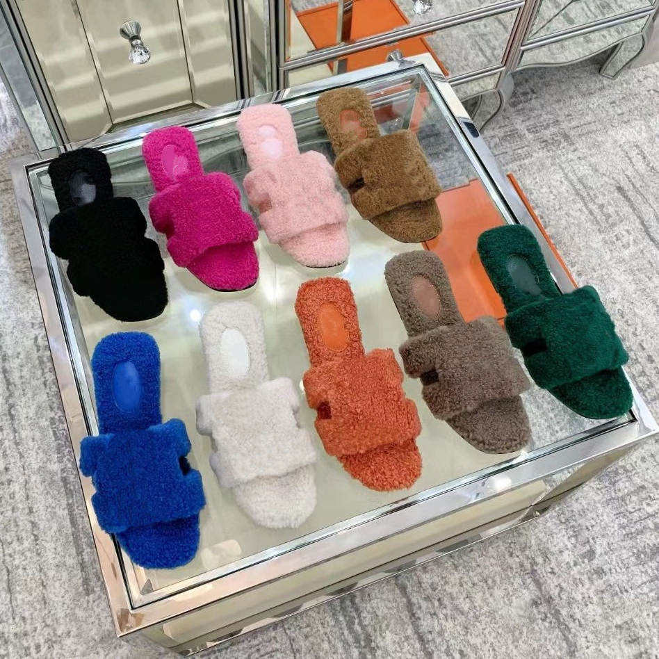 chypre Luxury fur slippers designer Trendy fur sandals ladies Men Fluffy shearling h Wool slippers flat bottom slippers Winter fashion home outdoor loafers 35-46 box, 19
chypre Luxury fur slippers designer Trendy fur sandals ladies Men Fluffy shearling h Wool slippers flat bottom slippers Winter fashion home outdoor loafers 35-46 box, 19