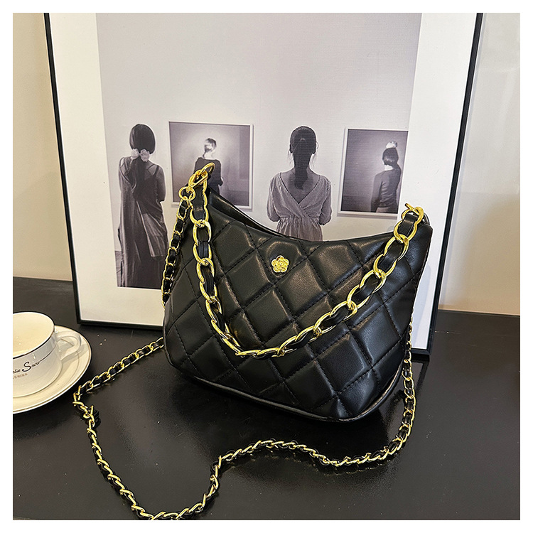 Designer Bags Fashion Large capacity underarm bag for women's Fashion Retro Small Square Bag Versatile One Shoulder Crossbody Bag, Size 24*19*6cm
Designer Bags Fashion Large capacity underarm bag for women's Fashion Retro Small Square Bag Versatile One Shoulder Crossbody Bag, Size 24*19*6cm