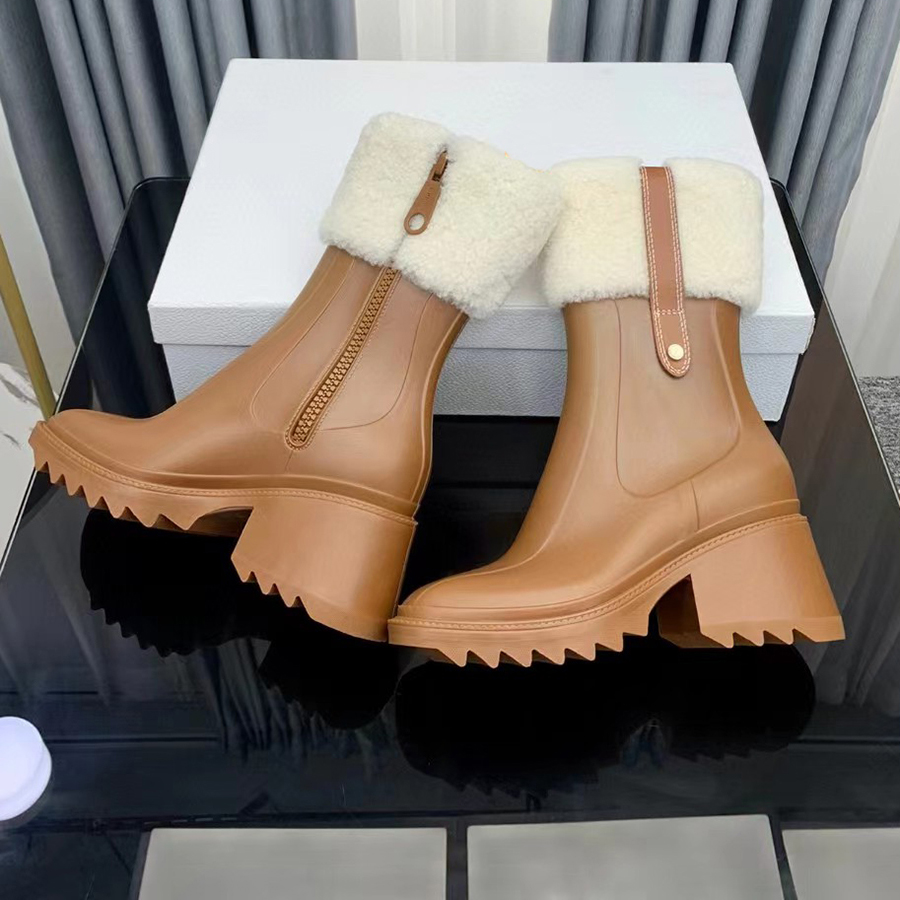 Women Betty Boots PVC Rubber Beeled Platform Shoe Knee-high tall Rain Boot Waterproof Welly Shoes Outdoor Rain shoe High heels factory designer shoes footwear
Women Betty Boots PVC Rubber Beeled Platform Shoe Knee-high tall Rain Boot Waterproof Welly Shoes Outdoor Rain shoe High heels factory designer shoes footwear