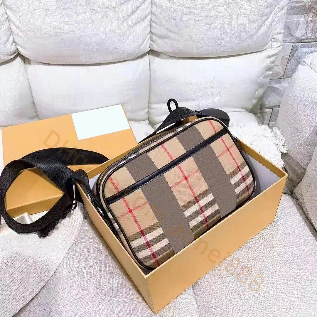 7A quality Vintage Check and Leather Shoulder Bag Luxury camera totes classic nylon TB handbags Designer Women's men wallet famous crossbody handbag tote clutch Bags
7A quality Vintage Check and Leather Shoulder Bag Luxury camera totes classic nylon TB handbags Designer Women's men wallet famous crossbody handbag tote clutch Bags