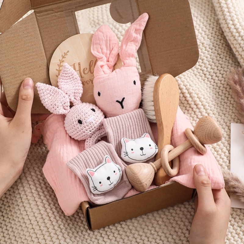 Gift Sets Baby Bath Toy Set Crochet Cartoon Animal Rattles Wooden Ring Teether Bath Brush Bath Double Sided Cotton Blankets born Gift 230717