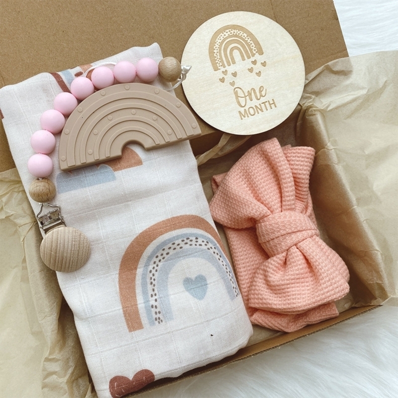 Gift Sets born Baby Welcome Gift Set Boy Girl Unisex Gift Box Blanket Comb Toys Kit for born Girls Boys Pography Props Birth Gift 230717