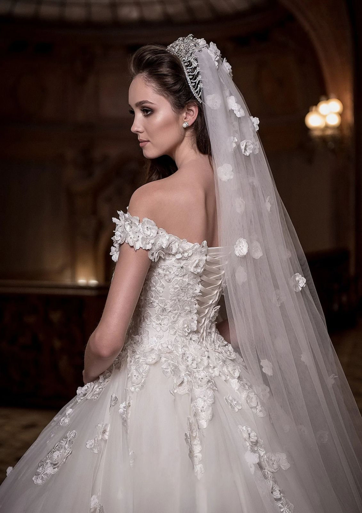 A Line Wedding Off The Shoulder 3D Floral Appliques Bridal Gowns Floor Length Custom Made Lace-Up Back Bride Dress 0505