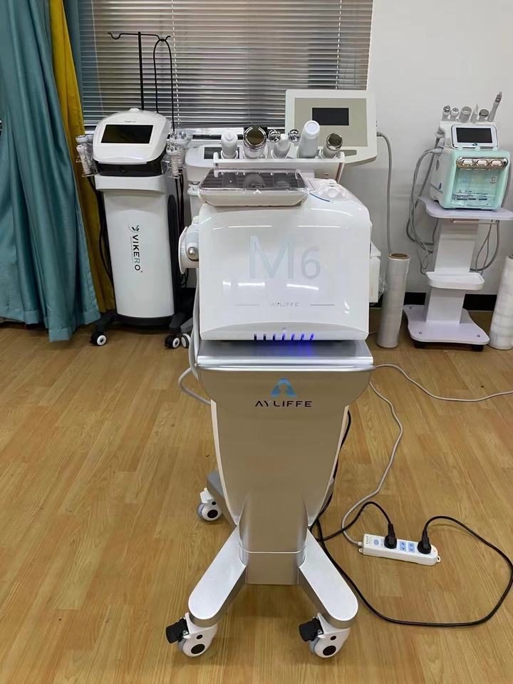 Newest M6 Face Management Device Water Oxygen Small Bubble Machine Skin Care Deep Cleaning Acne Treatment Pore Remover Beauty Device