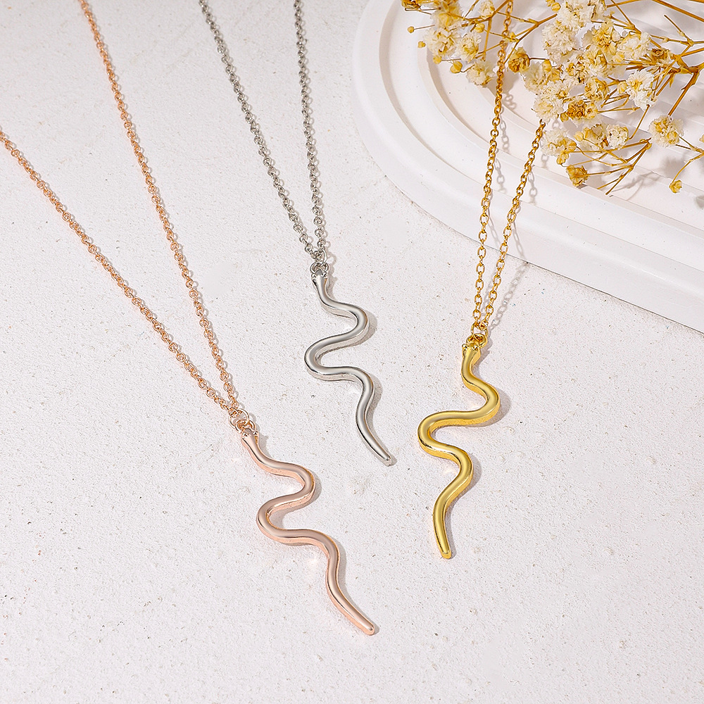 Delicate 18K Gold Silver Snake Pendent Necklace for Women Simple Snake Collar Chain Necklaces Punk Hip Hop Fashion Jewelry Gift