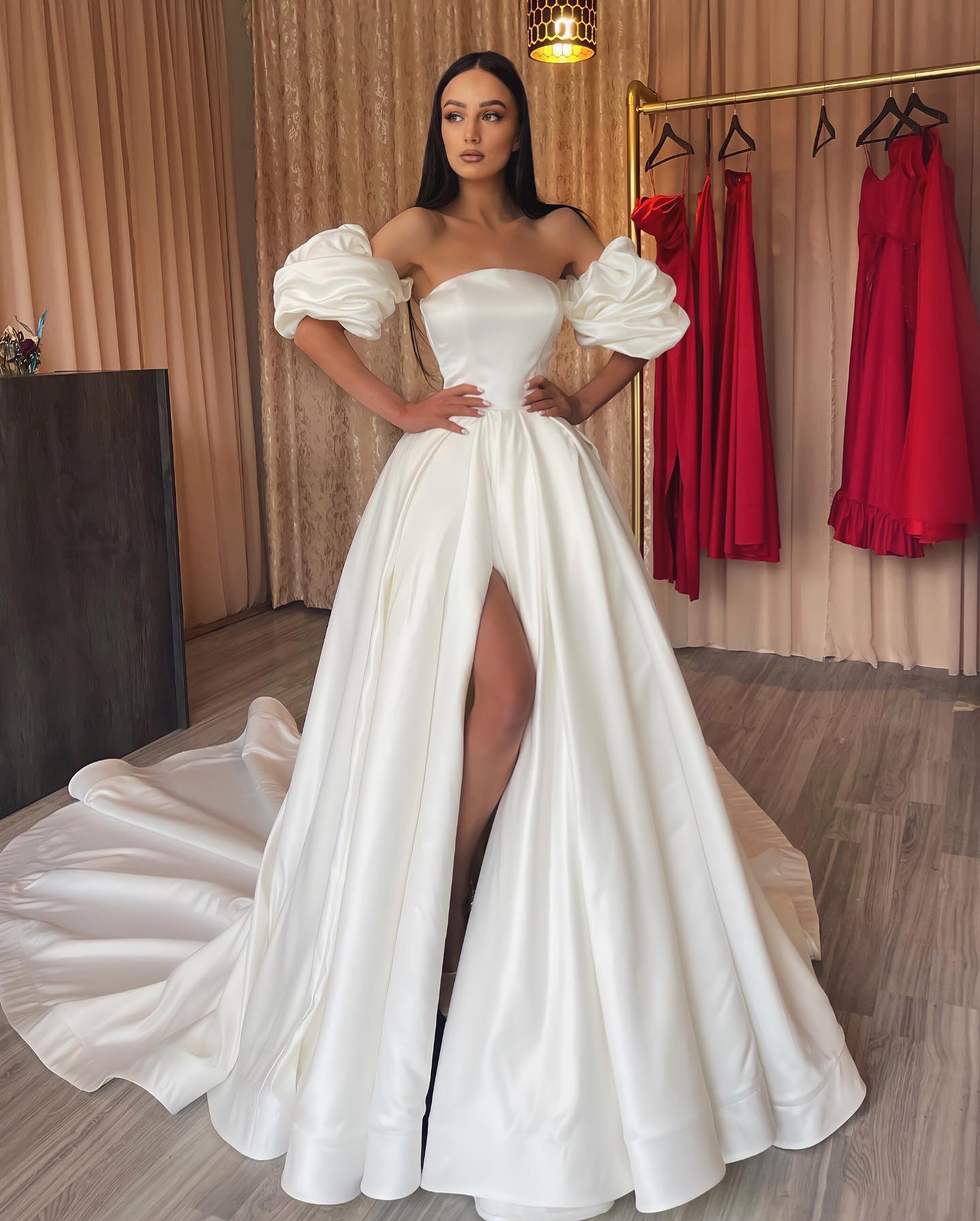 Vintage A e Dresses Strapless Satin Wedding Dress Puffy Sleeves Slit Long designer bridal gowns sweep train