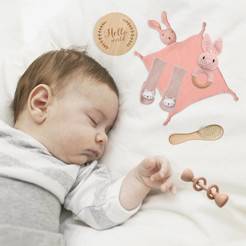 Gift Sets Baby Bath Toy Set Crochet Cartoon Animal Rattles Wooden Ring Teether Bath Brush Bath Double Sided Cotton Blankets born Gift 230717