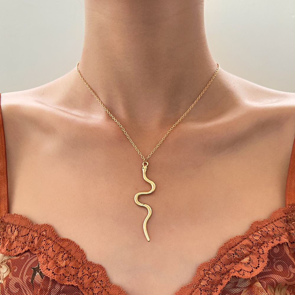 Delicate 18K Gold Silver Snake Pendent Necklace for Women Simple Snake Collar Chain Necklaces Punk Hip Hop Fashion Jewelry Gift
