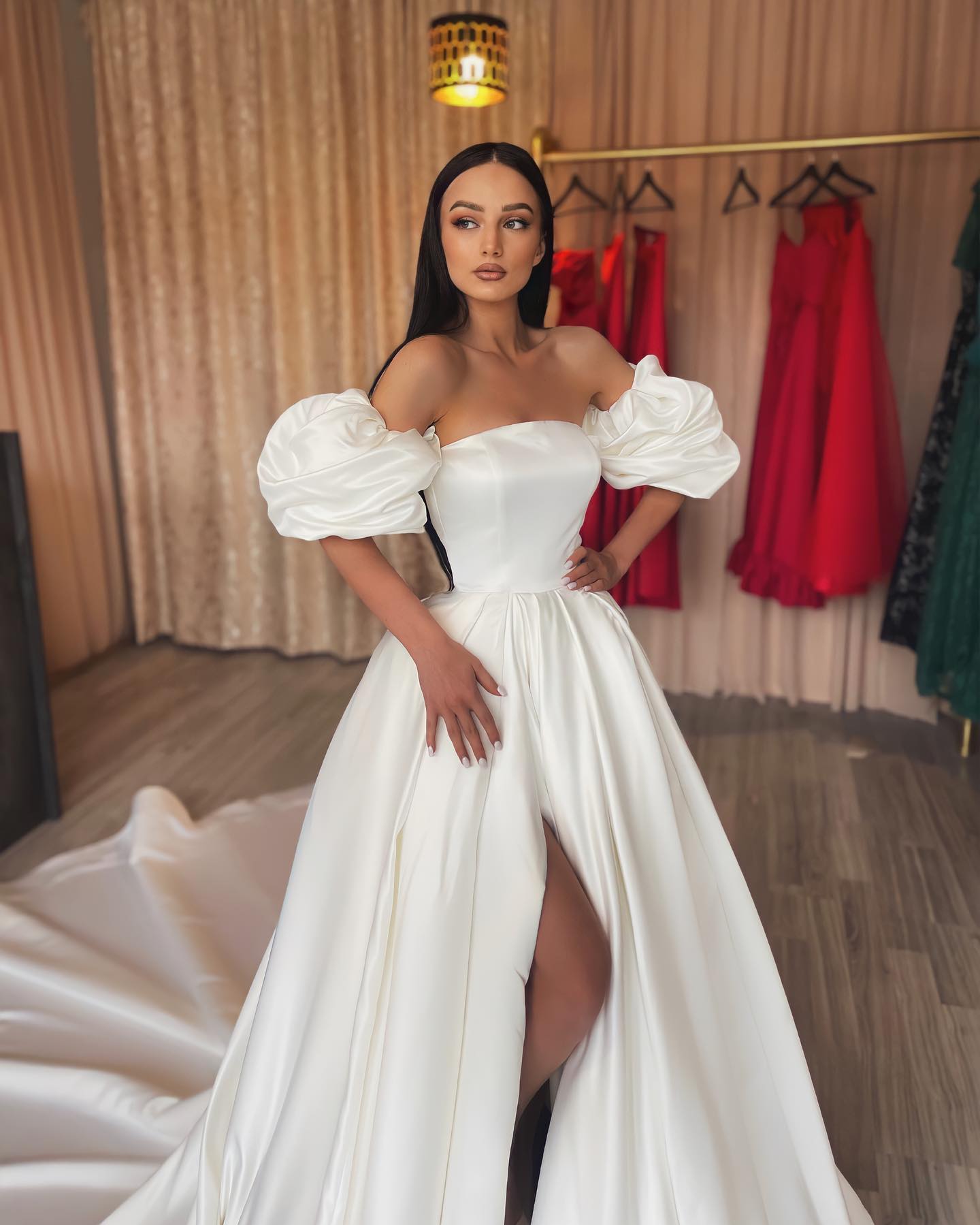 Vintage A e Dresses Strapless Satin Wedding Dress Puffy Sleeves Slit Long designer bridal gowns sweep train